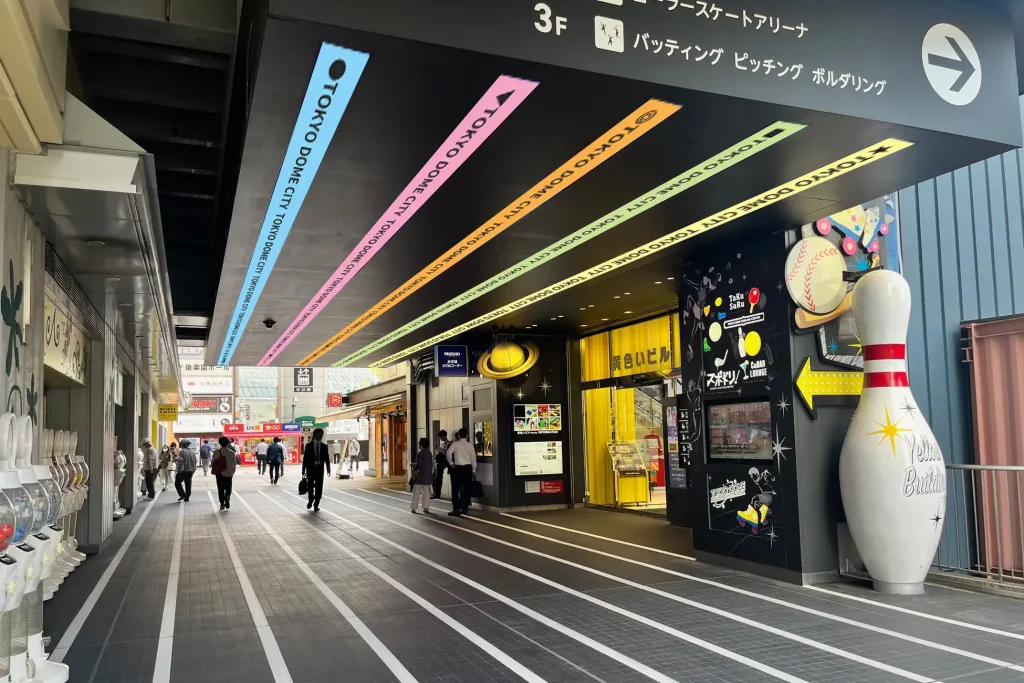 東京ドーム_天井リボンビジョン