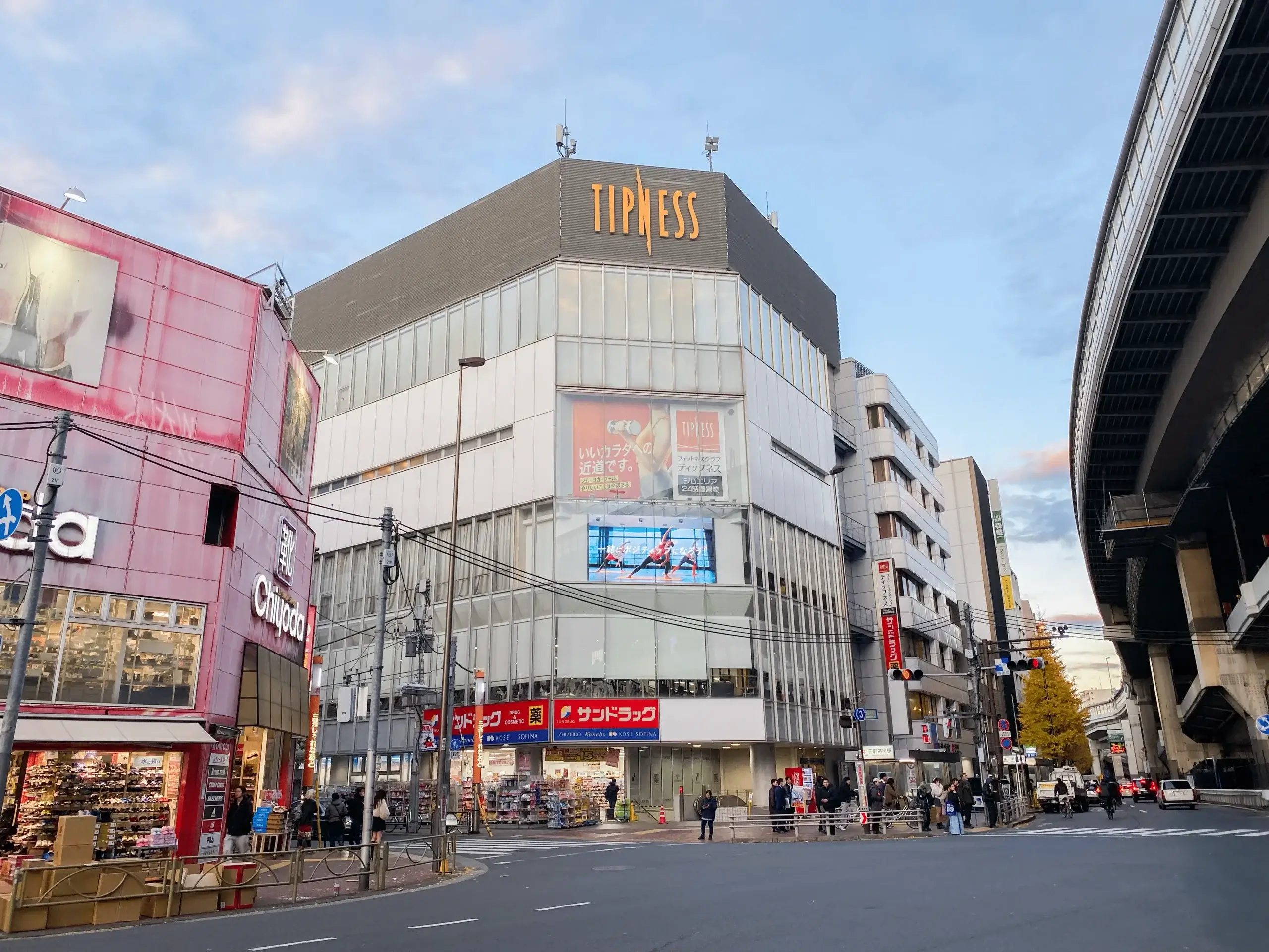 ティップネス三軒茶屋＿LED